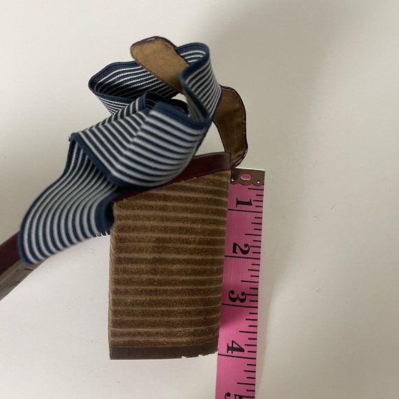 Crown Vintage Woman’s Striped Stretch Ankle Heel Shoes Sandals Size 9 - Picture 9 of 9